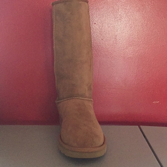 Tall classic chestnut Uggs NWT size 9 - Picture 7 of 7